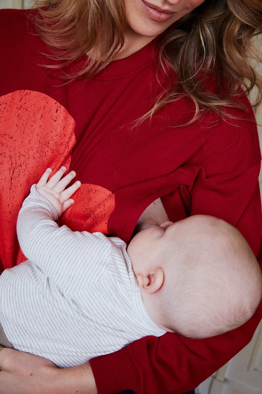 Amore Breastfeeding Sweatshirt - Image 6