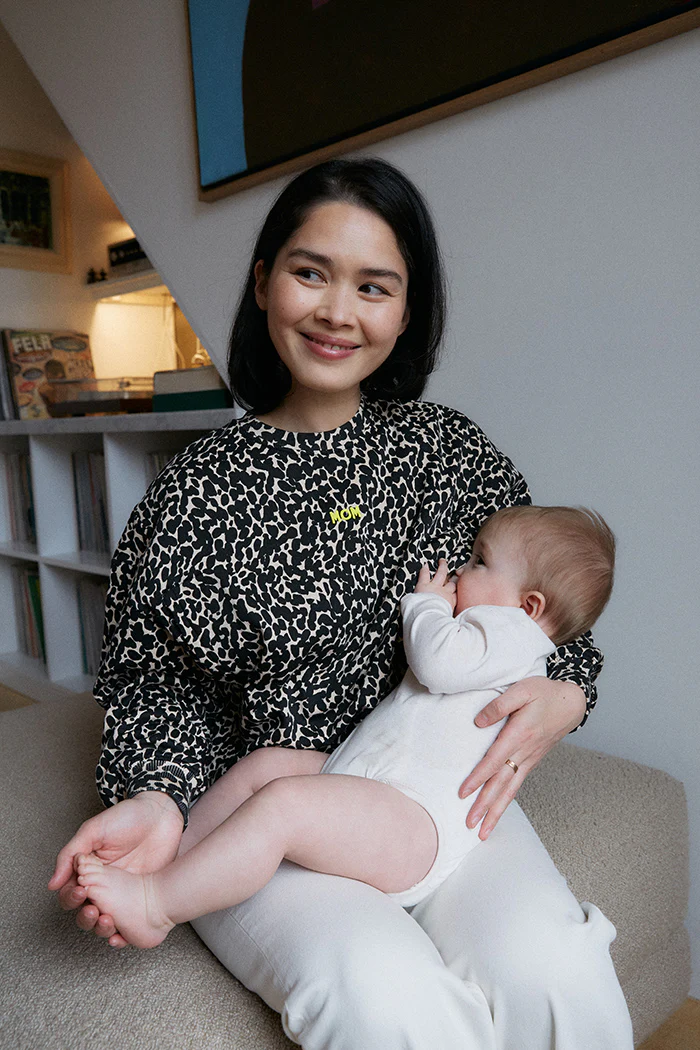 Leo Breastfeeding Sweatshirt - Image 4