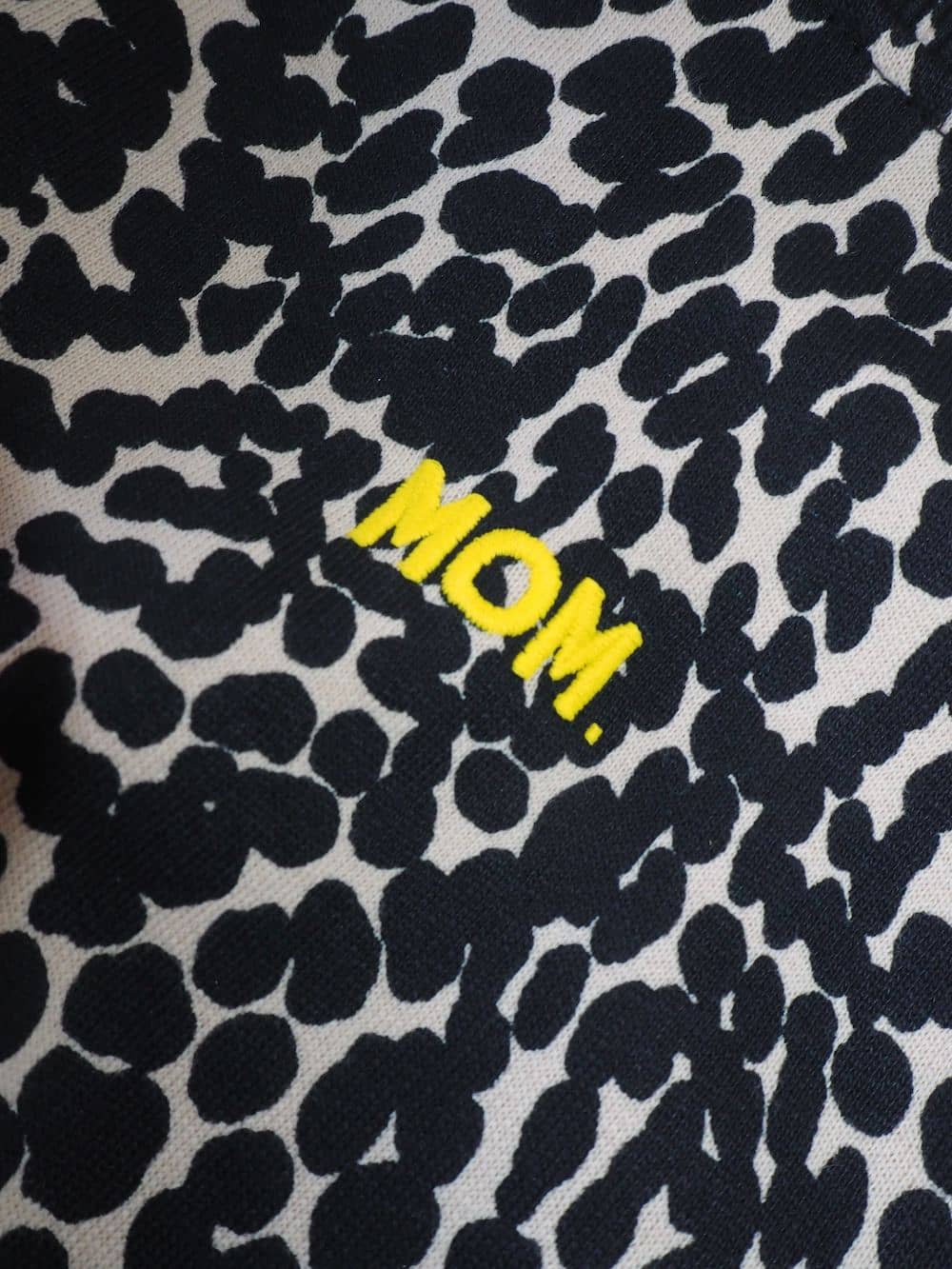 Leo Breastfeeding Sweatshirt - Image 5
