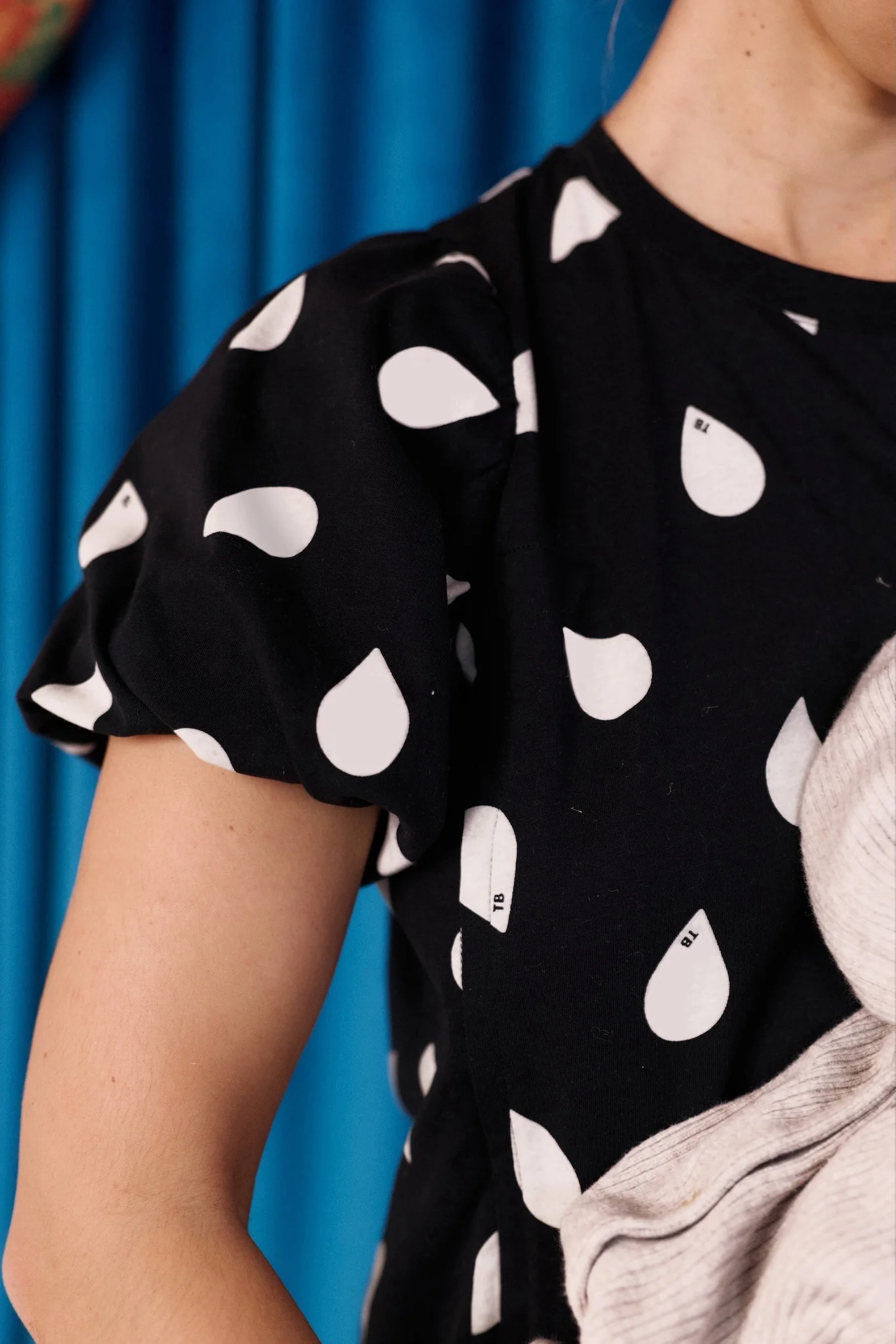 Raining Milk Breastfeeding Blouse - Image 5